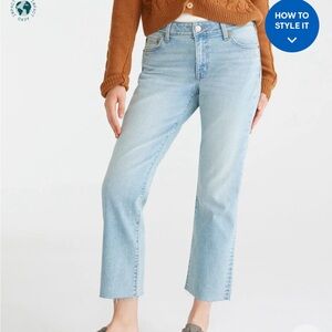 Aeropostale light wash (non ripped) mid rise kick crop jeans size 00